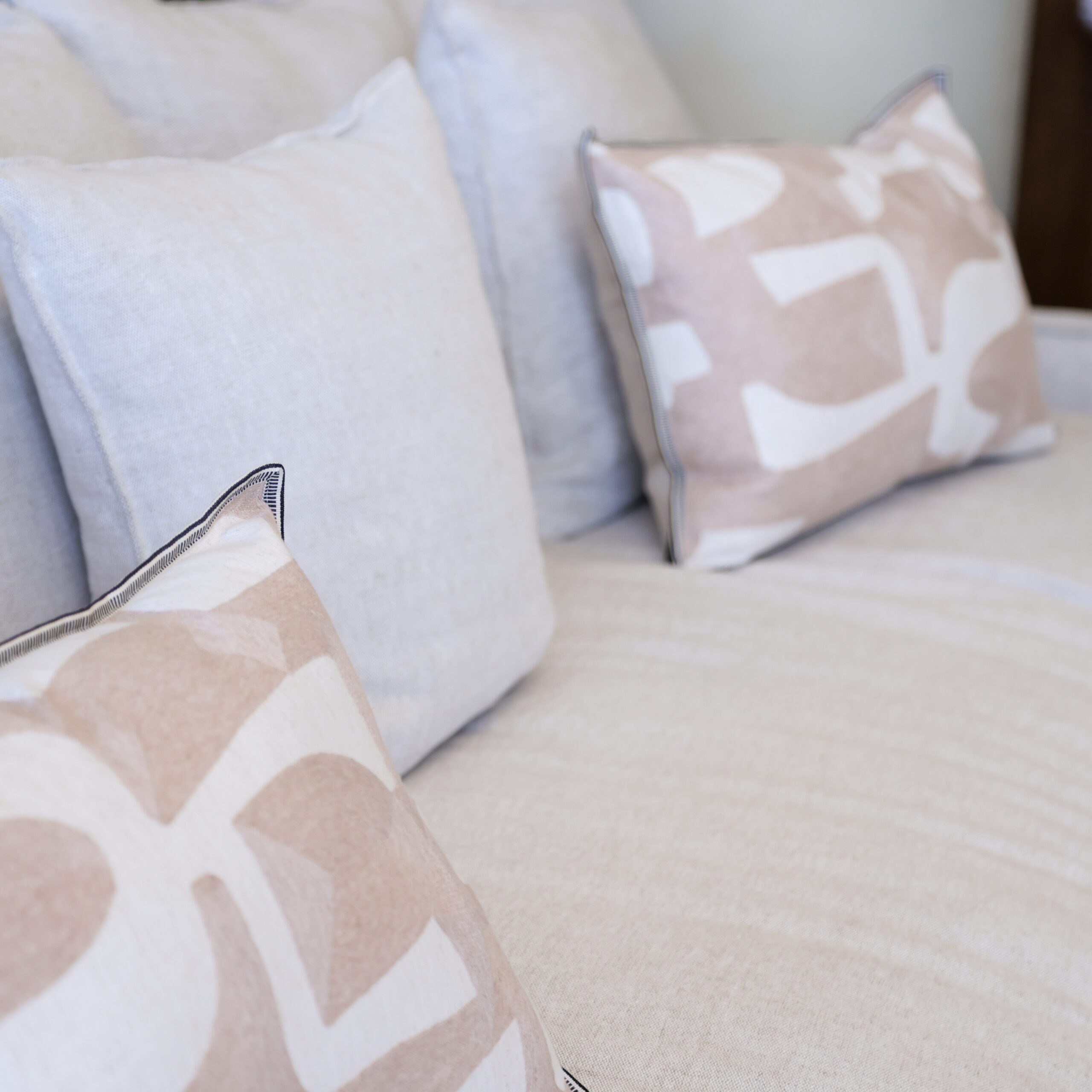 SOFAS CON TEJIDOS NATURALES EN LINO Y ALGODÓN.